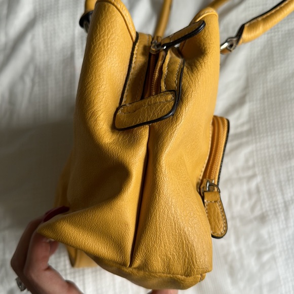 Vintage Yellow purse - Picture 10 of 16